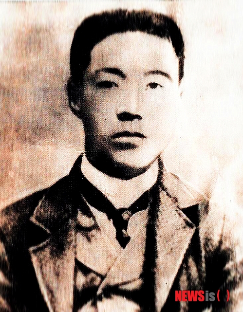 【서울=뉴시스】안중근 장군의 거의 알려지지 않은 사진. 기존의 장군 사진들은 일제가 선전전략으로 만든 초췌한 죄인의 형상들뿐이다. 젊고 패기 넘치는 장군, 대한독립과 동양평화를 설파하는 지도자의 모습이 아니다. 일제는 그토록 장군을 무서워했다. 