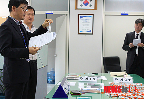 【대전=뉴시스】문승현 기자 = 대전지방경찰청 마약수사대가 2일 경기지역 원어민 영어강사가 낀 필로폰 밀수·투약사범 11명 검거에 대한 브리핑을 하고 있다. 2014.04.02. younie@newsis.com