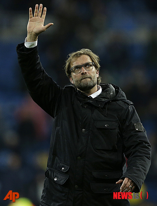 【마드리드(스페인)=AP/뉴시스】지난해에 이어 올해도 맨체스터 유나이티드(잉글랜드)의 사령탑 물망에 오른 위르겐 클롭(47) 보루시아 도르트문트 감독. 사진은 지난 3일(한국시간) 스페인 마드리드에서 열린 도르트문트와 레알마드리드(스페인)와의 2013~2014시즌 유럽챔피언스리그 8강전에 참석한 클롭 감독. 