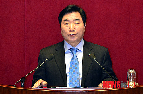 【서울=뉴시스】박동욱 기자 = 새정치민주연합 이석현 의원이 3일 오후 서울 여의도 국회에서 열린 323차 국회(임시회) 3차 본회의 정치에 관한 대정부 질문에서 발언하고 있다. 2014.04.03.&nbsp; fufus@newsis.com