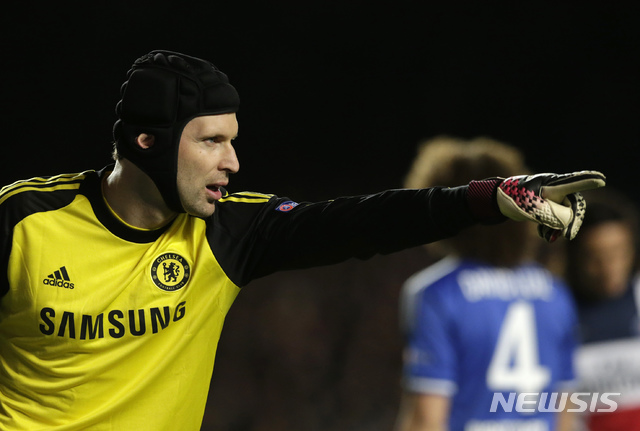 [런던=AP/뉴시스] 첼시의 레전드 골키퍼 페트르 체흐. 2014.04.08.
