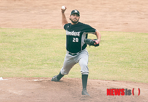 【서울=뉴시스】독립야구단 고양원더스의 외국인 선수 데럴 머데이(29)가 19일 문경 상무구장에서 열린 상무와의 퓨처스 교류전에서 노히트 노런을 기록했다. (사진=고양원더스 제공) 