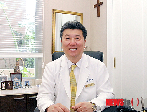 【서울=뉴시스】민기홍 기자 = 임피리얼팰리스 모발이식센터 조보현 원장. 2014.04.26. (사진=임피리얼팰리스 제공) 