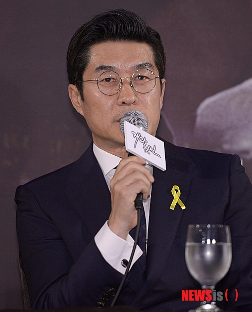 【서울=뉴시스】김인철 기자 = 탤런트 김상중이 29일 오후 서울 강남구 더라빌에서 열린 MBC 드라마 '개과천선' 제작발표회에서 인사말을 하고 있다. 2014.04.29.&nbsp; yatoya@newsis.com