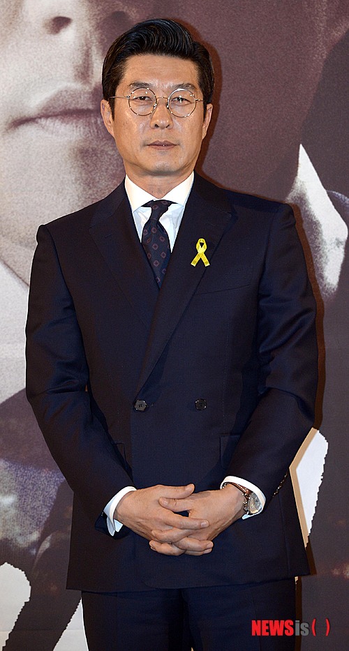 【서울=뉴시스】김인철 기자 = 탤런트 김상중이 29일 오후 서울 강남구 더라빌에서 열린 MBC 드라마 '개과천선' 제작발표회에서 포즈를 취하고 있다. 2014.04.29.&nbsp; yatoya@newsis.com