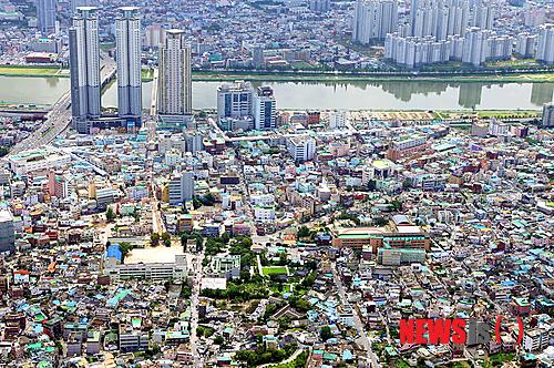 【울산=뉴시스】고은희 기자 = 울산 중구는 29일 원도심 부활 도시재생사업을 위해 체계적 시스템을 갖춰 중점적으로 추진한다고 밝혔다. 원도심 전경이다. 2014.04.29. (사진=울산 중구 제공)&nbsp; photo@newsis.com