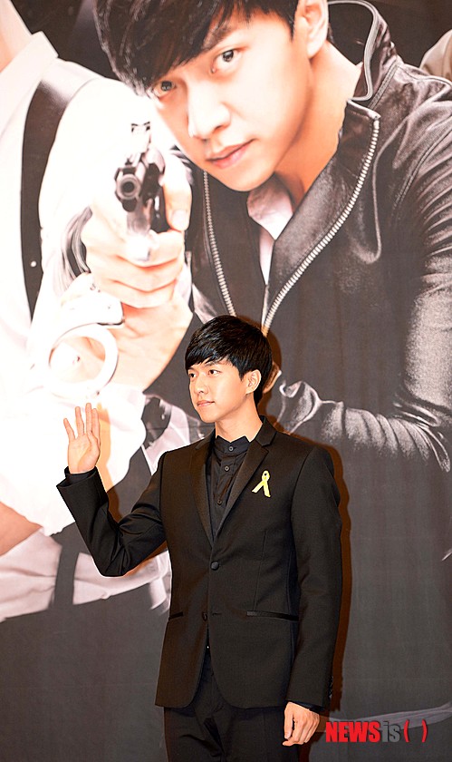 【서울=뉴시스】고범준 기자 = 30일 오후 서울 양천구 SBS목동 사옥에서 열린 드라마스페셜 '너희들은 포위됐다'제작발표회에서 배우 이승기가 포토타임을 갖고 있다. 2014.04.30. bjko@newsis.com