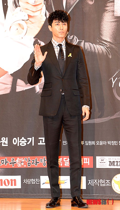 【서울=뉴시스】고범준 기자 = 30일 오후 서울 양천구 SBS목동 사옥에서 열린 드라마스페셜 '너희들은 포위됐다'제작발표회에서 배우 차승원이 포토타임을 갖고 있다. 2014.04.30. bjko@newsis.com