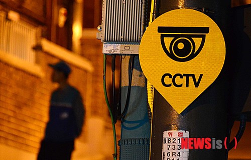 【서울=뉴시스】고승민 기자 = 서울시가 싱글 여성, 전통시장, 외국인 밀집지역에 '범죄예방디자인'을 적용해 새로 꾸몄다. 2014.04.30. kkssmm99@newsis.com