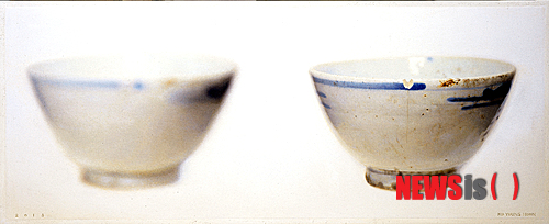 【서울=뉴시스】고영훈 '사발'(90.5×221㎝, 석고, 캔버스에 아크릴릭, 2013)