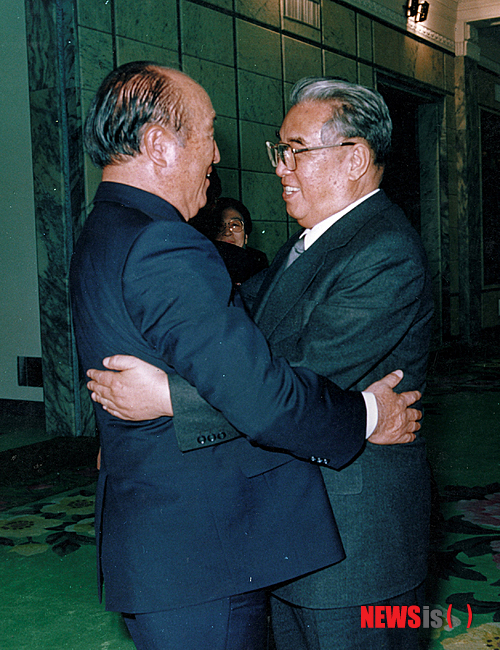 【상파울루=뉴시스】신동립의 ‘잡기노트’ <428>&nbsp; 1954년 문선명은 세계기독교통일신령협회라는 이름으로 통일교를 창립했다. 겨우 60년 됐다. 이 짧은 세월에 세계에 뿌리내린 종교, 이것 말고 또 있는지….&nbsp;&nbsp; 문화부장 reap@newsis.com&nbsp; 
