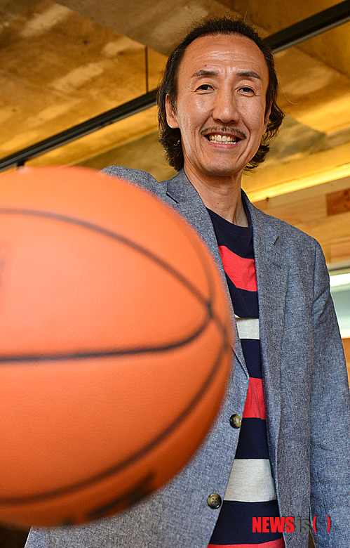 【서울=뉴시스】조종원 기자 = 한기범희망나눔 한기범 대표가 12일 오후 서울 중구 한 카페에서 뉴시스와 인터뷰에 앞서 포즈를 취하고 있다. 2014.05.15.&nbsp; choswat@newsis.com