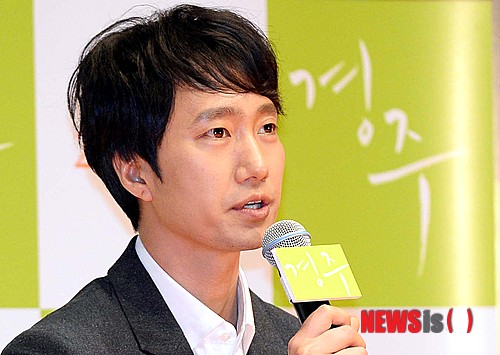 【서울=뉴시스】박영태 기자 = 21일 오전 서울 광진구 자양동 롯데시네마 건대입구점에서 진행된 영화 ‘경주’제작보고회에서 배우 박해일이 인사말을 하고 있다. 2014.05.21&nbsp; since1999@newsis.com