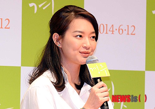 【서울=뉴시스】박영태 기자 = 21일 오전 서울 광진구 자양동 롯데시네마 건대입구점에서 진행된 영화 ‘경주’제작보고회에서 배우 신민아가 인사말을 하고 있다. 2014.05.21&nbsp; since1999@newsis.com