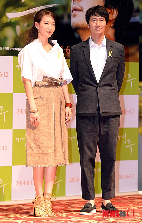 【서울=뉴시스】박영태 기자 = 21일 오전 서울 광진구 자양동 롯데시네마 건대입구점에서 진행된 영화 ‘경주’ 제작보고회에서 배우 신민아와 박해일이 포토타임을 하고 있다. 2014.05.21&nbsp; since1999@newsis.com