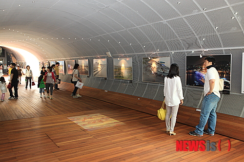 문화시설 '뚝섬 자벌레' 폐장…'카페형 도서관'으로 변신