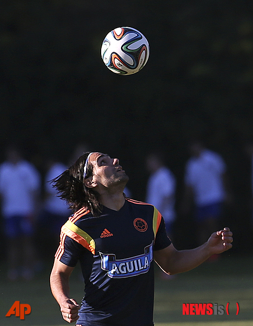 【부에노스아이레스(아르헨티나)=AP/뉴시스】콜롬비아의 공격수 라다멜 팔카오(28·AS모나코)가 2014~2015시즌 스페인의 레알 마드리드로 이적할 전망이다.&nbsp; 사진은 지난 5월29일(한국시간) 아르헨티나의 부에노스아이레스에서 재활을 위한 훈련을 하면서 2014브라질월드컵 최종 승선의 꿈을 키우던 팔카오. 하지만 정상 컨디션이 회복되지 못해 그는 월드컵의 꿈을 접어야 했다.