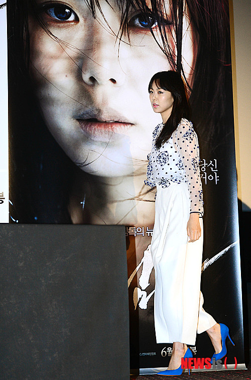 【서울=뉴시스】박문호 기자 = 배우 김민희가 30일 오후 서울 성동구 행당동 CGV 왕십리점에서 열린 영화 '우는 남자(감독 이정범)' 기자간담회에 입장하고 있다. 2014.05.30.&nbsp; go2@newsis.com