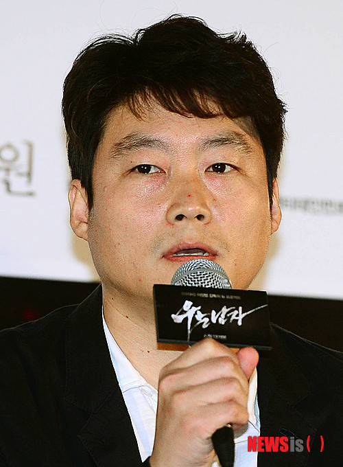 【서울=뉴시스】박문호 기자 = 이정범 감독이 30일 오후 서울 성동구 행당동 CGV 왕십리점에서 열린 영화 '우는 남자(감독 이정범)' 기자간담회에서 인사말을 하고 있다. 2014.05.30.&nbsp; go2@newsis.com