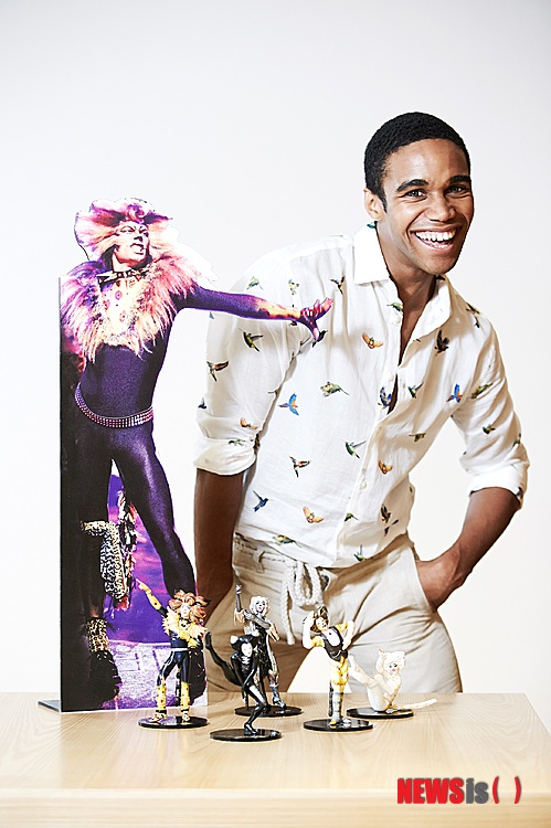 【서울=뉴시스】얼 그레고리, 뮤지컬 '캣츠' '럼 텀 터거' 역 