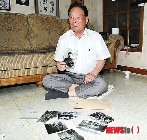【울산=뉴시스】고은희 기자 = 울산 중구 복산동에 사는 이춘락(87) 할아버지가 1950년 6·25전쟁 당시 카투사 1세대로 참전했던 일을 회상하고 있다. 2014.06.04. (사진=울산 중구 제공) photo@newsis.com