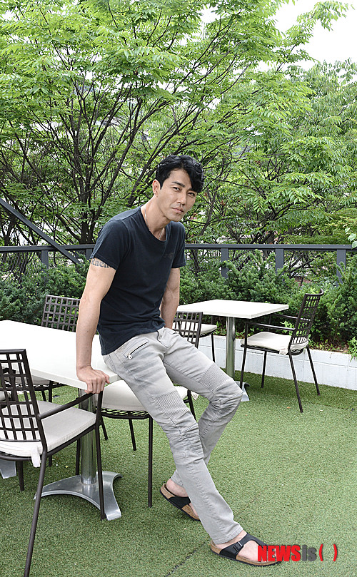 【서울=뉴시스】홍찬선 기자 = 영화 '하이힐(감독 장진)'에서 열연한 배우 차승원이 5일 오후 서울 종로구 삼청동의 한 카페에서 인터뷰를 하고 있다. 2014.06.05.&nbsp; mania@newsis.com 