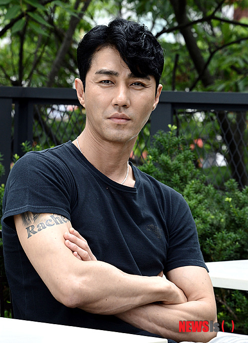 【서울=뉴시스】홍찬선 기자 = 영화 '하이힐(감독 장진)'에서 열연한 배우 차승원이 5일 오후 서울 종로구 삼청동의 한 카페에서 인터뷰를 하고 있다. 2014.06.05.&nbsp; mania@newsis.com 