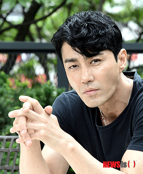 【서울=뉴시스】홍찬선 기자 = 영화 '하이힐(감독 장진)'에서 열연한 배우 차승원이 5일 오후 서울 종로구 삼청동의 한 카페에서 인터뷰를 하고 있다. 2014.06.05.&nbsp; mania@newsis.com 