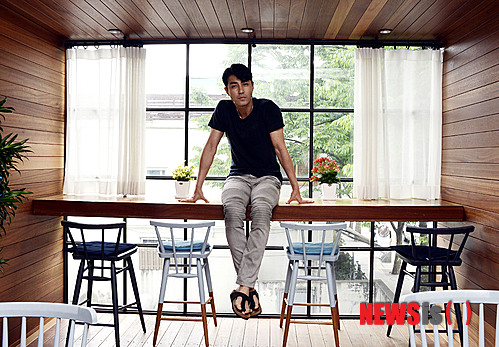 【서울=뉴시스】홍찬선 기자 = 영화 '하이힐(감독 장진)'에서 열연한 배우 차승원이 5일 오후 서울 종로구 삼청동의 한 카페에서 인터뷰를 하고 있다. 2014.06.05.&nbsp; mania@newsis.com 