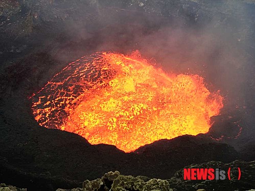 【서울=뉴시스】 LG전자가 촬영한 'LG G3 활화산 촬영 프로젝트'의 바누아투 화산 분화구 폭발 장면 사진. (2014년 자료사진) 2024. 05. 26.