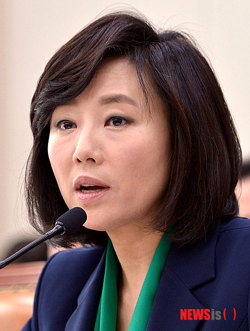 【서울=뉴시스】박근혜 대통령이 12일 오후 청와대 수석비서관 4명을 교체하는 인사를 단행, 정무수석에 조윤선 여성가족부 장관을 내정했다. 2014.06.12.(사진=뉴시스 DB)&nbsp; photo@newsis.com