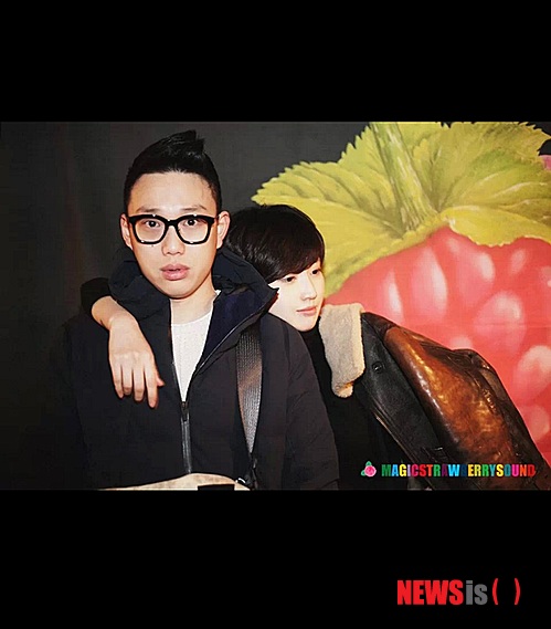 【서울=뉴시스】이재훈 기자 = 인디듀오 '십센치'(10㎝)의 권정열(31)과 인디듀오 '옥상달빛'의 김윤주(30)가 14일 오후 서울 삼성동의 예식장에서 결혼했다.&nbsp; 가수 윤도현이 축가를 부르고 십센치의 또 다른 멤버 윤철종을 비롯해 가수 유희열, 김현철 등이 축사를 했다.&nbsp; 유희열은 두 사람이 인연을 맺은 KBS 2FM '유희열의 라디오천국'의 DJ였다. 권정열과 김윤주는 이 프로그램의 코너에 게스트로 함께 출연하면서 친해졌고, 이후 연인 사이로 발전했다. 열애 사실은 2012년 6월께 알려졌다.&nbsp; 2004년 펑크밴드 '해령' 1집 '바이러스'로 데뷔한 권정열은 2010년 역시 해령 멤버이던 윤철종과 십센치를 결성했다. 이후 '아메리카노' '사랑은 은하수 다방에서' 등의 히트곡을 내며 인디계의 아이돌로 떠올랐다. 지난해 인디밴드로는 처음으로 올림픽공원 체조경기장에서 콘서트를 열었고, 올해 1월 말 미국에서 공연하기도 했다.&nbsp; 김윤주는 2010년 박세진과 함께 결성한 옥상달빛의 첫 EP앨범 '옥탑라됴'로 데뷔했다. 친근한 언니같은 창법과 꾸밈없이 일상을 담은 노랫말로 마니아층을 거느리고 있다. '옥상달빛' '수고했어, 오늘도' 등의 히트곡을 냈다.&nbsp; <사진> 김윤주 트위터&nbsp; realpaper7@newsis.com 