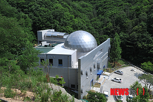 【포천=뉴시스】이종구 기자 = 경기도 포천시는 ‘포천아트밸리 천문과학관’을 오는 7월 정식 개관하기로 하고, 지난 14일부터 무료 시범운영중이라고 17일 밝혔다. 사진은 개관을 앞둔 아트밸리 천문과학관. 2014.06.17 (사진=포천시청 제공) leejg@newsis.com