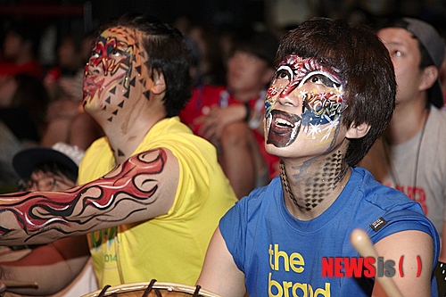 [울려라 승리함성]넥슨, e스포츠경기장서 응원전 실시