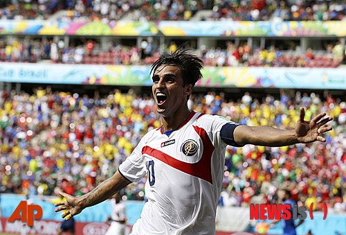 【헤시피(브라질)=AP/뉴시스】코스타리카의 공격수 브라이언 루이스(29·PSV에인트호벤)가 21일(한국시간) 브라질 헤시피의 아레나 페르남부코에서 열린 이탈리아와의 2014브라질월드컵 D조 조별리그 2차전에서 전반 45분 결승골을 터뜨린 뒤 기뻐하고 있다.2014.6.21.