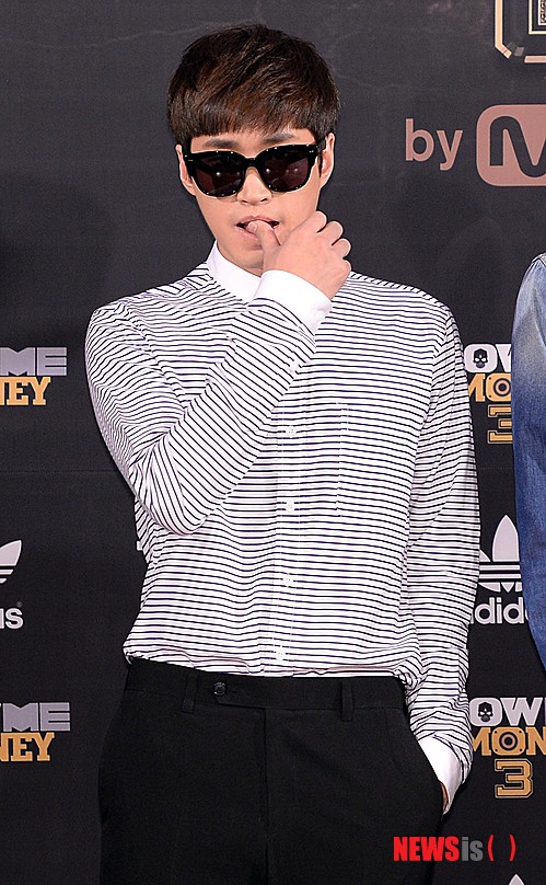 【서울=뉴시스】김인철 기자 = 가수 타블로가 25일 오후 서울 여의도 63시티 컨벤션센터 시더룸에서 열린 Mnet '쇼미더머니3' 제작발표회에서 포즈를 취하고 있다. 2014.06.25.&nbsp; yatoya@newsis.com