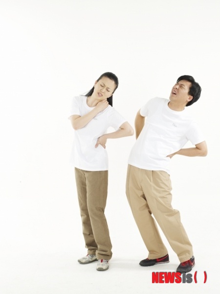 【서울=뉴시스】민기홍 기자 = 두통 요통 치료. 2014.06.26. (사진=바른자세한의원 제공) 