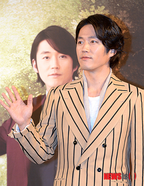 【서울=뉴시스】박상훈 기자 = 30일 오후 서울 여의도 63빌딩 주니퍼홀에서 열린 MBC 수목드라마 '운명처럼 널 사랑해' 제작발표회에서 장혁이 포즈를 취하고 있다.&nbsp; '운명처럼 널 사랑해'는 생면부지의 두 남녀(장혁, 장나라)가 마카오에서 우연히 하룻밤을 보내고 아기가 생기면서 벌어지는 이야기를 담았다. 2014.06.30.&nbsp; hyalinee@newsis.com