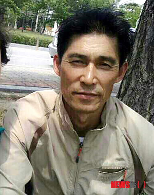 【진도=뉴시스】류형근 기자 = 세월호 참사가 발생한 지난 4월16일부터 진도 팽목항과 실내체육관에서 생필품지원 천막을 설치하고 자원봉사를 했던 진도군교회연합회장 문명수(51) 목사가 외상후 스트레스 증상을 보인 뒤 쓰러져 서울의 한 병원에 입원했지만 현재 의식을 찾지 못하고 있다. 2014.07.02. (사진=전남 진도군청 제공)&nbsp; photo@newsis.com 