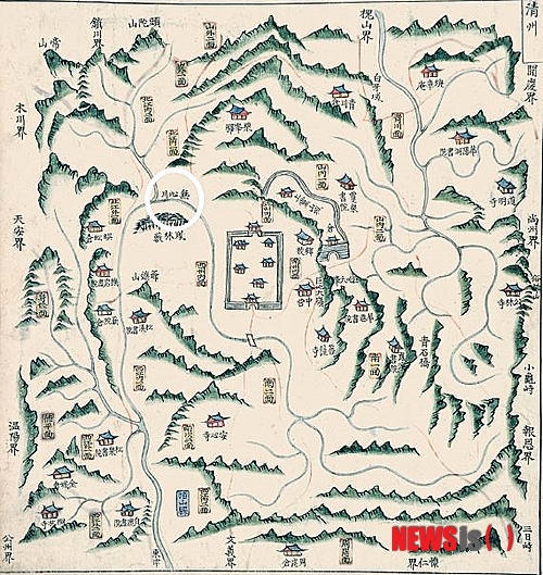  【청주=뉴시스】강신욱 기자 = 300년 전에 편찬한 여지도의 청주에는 무심천(원안)이 읍성 부근을 굽이쳐 흐르고 있다. 2014.07.08. (사진=국립중앙박물관 고문헌연구총서 캡처)&nbsp;&nbsp; photo@newsis.com