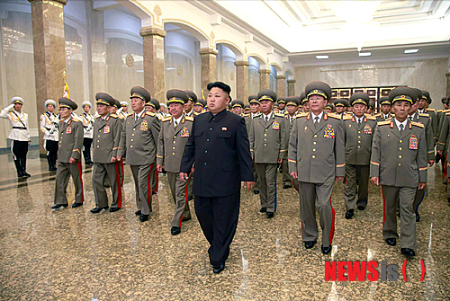 【서울=뉴시스】2014년 김일성 사망 20주기를 맞아 7월8일 오전 0시 금수산태양궁전을 찾은 김정은 국무위원장. (출처=노동신문) photo@newsis.com