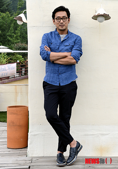 【서울=뉴시스】홍찬선 기자 = 영화 '군도(감독 윤종빈)'에서 도치 역으로 열연한 배우 하정우가 15일 오후 서울 종로구 팔판동의 한 카페에서 인터뷰를 하고 있다. 영화 '군도:민란의 시대'는 오는 23일 개봉한다. 2014.07.15. mania@newsis.com