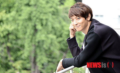 【서울=뉴시스】홍찬선 기자 = 영화 '군도'에서 '백성의 적' 조윤역을 맏은 강동원이 16일 오후 서울 종로구의 한 카페에서 인터뷰를 하고 있다. 2014.07.16.&nbsp; mania@newsis.com 