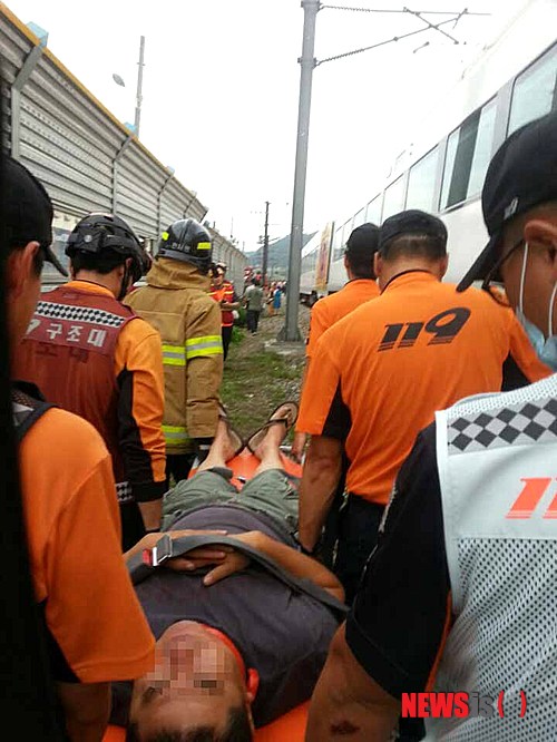 【태백=뉴시스】조명규 기자 = 22일 오후 5시50분께 강원 태백시 상장동 태백역과 문곡역 사이에서 청량리발 무궁화호 열차와 관광열차가 충돌하며 탈선해 다수의 부상자가 발생했다.2014.07.22.&nbsp; mkcho@newsis.com