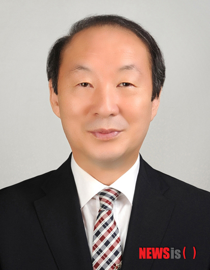 【서울=뉴시스】장진복 기자 = 한국거래소는 23일 임시 주주총회를 열구 권영상 변호사를 신임 상임 감사위원으로 선임했다. 2014.07.23. (자료 = 한국거래소)