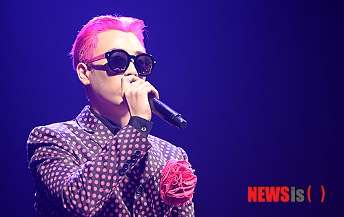 【서울=뉴시스】고범준 기자 = 그룹 블락비 피오가 23일 오후 서울 광진구 악스코리아에서 열린 미니앨범 'H.E.R(헐)' 컴백 쇼케이스에서 인사말을 하고 있다. 2014.07.23.&nbsp; bjko@newsis.com