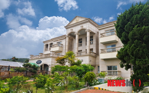 【춘천=뉴시스】박혜림 기자 = 강원 양양군 현북면에 골든베이 펜션이 자리하고 있다. 2014.07.28. (사진=한국관광공사 제공) photo@newsis.com