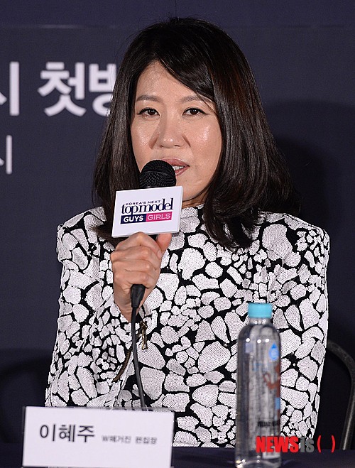 【서울=뉴시스】김인철 기자 = 이혜주 W매거진 편집장이 6일 오후 서울 강남구 신사동 CGV청담씨네시티에서 열린 온스타일 '도전! 수퍼모델 코리아 GUYS & GIRLS' 제작발표회에서 인사말을 하고 있다. 2014.08.06. yatoya@newsis.com