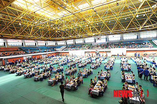【영암=뉴시스】한국을 비롯한 동아시아의 '바둑 꿈나무' 700여 명이 참가하는 '국제 어린이바둑대축제 영암대회'가 9일 전남 영암 실내체육관에서 열렸다.(사진제공=한국기원)