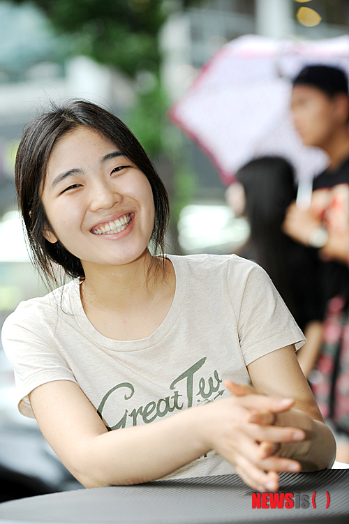 【신안=뉴시스】한국의 '바둑황제' 조훈현(61) 9단과 짝을 이룬 오정아(21) 2단이 11일 전남 신안군청 대회의실에 치러지는 '2014 국수산맥 국제바둑대회'의 부속행사인 '국제 페어바둑대회'의 제3라운드에서 타이완의 린하이펑(林海峰72) 9단-헤이자자(黑嘉嘉·20) 6단 조를 상대로 공동 우승에 도전한다. (사진제공=한국기원)